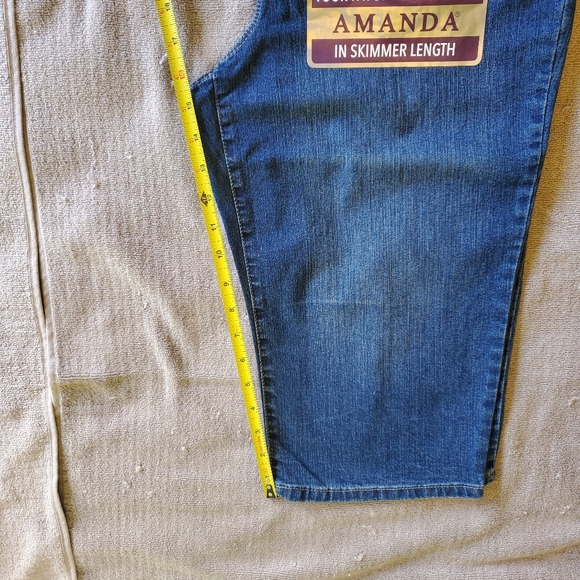 Gloria Vanderbilt Amanda Skimmer Capris - Picture 6 of 6